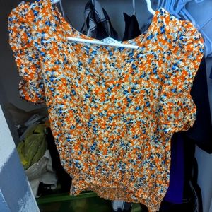 Cute belly style shirt worn maybe twice !